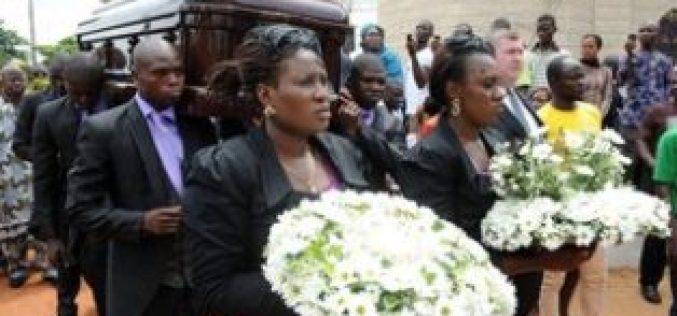 Chinua Achebe: Nigeria holds funeral for author