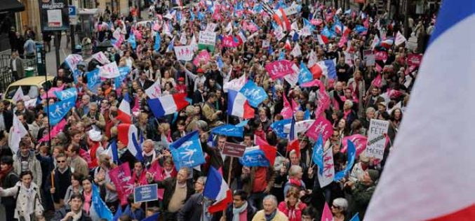 Thousands in France Protest New Gay Marriage Law