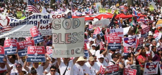 Immigration Reform Crucial to Future of Evangelical Church, Analysts Say